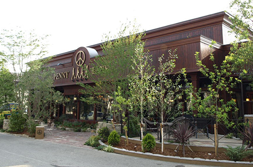 TSURUTA<br />
鶴田店