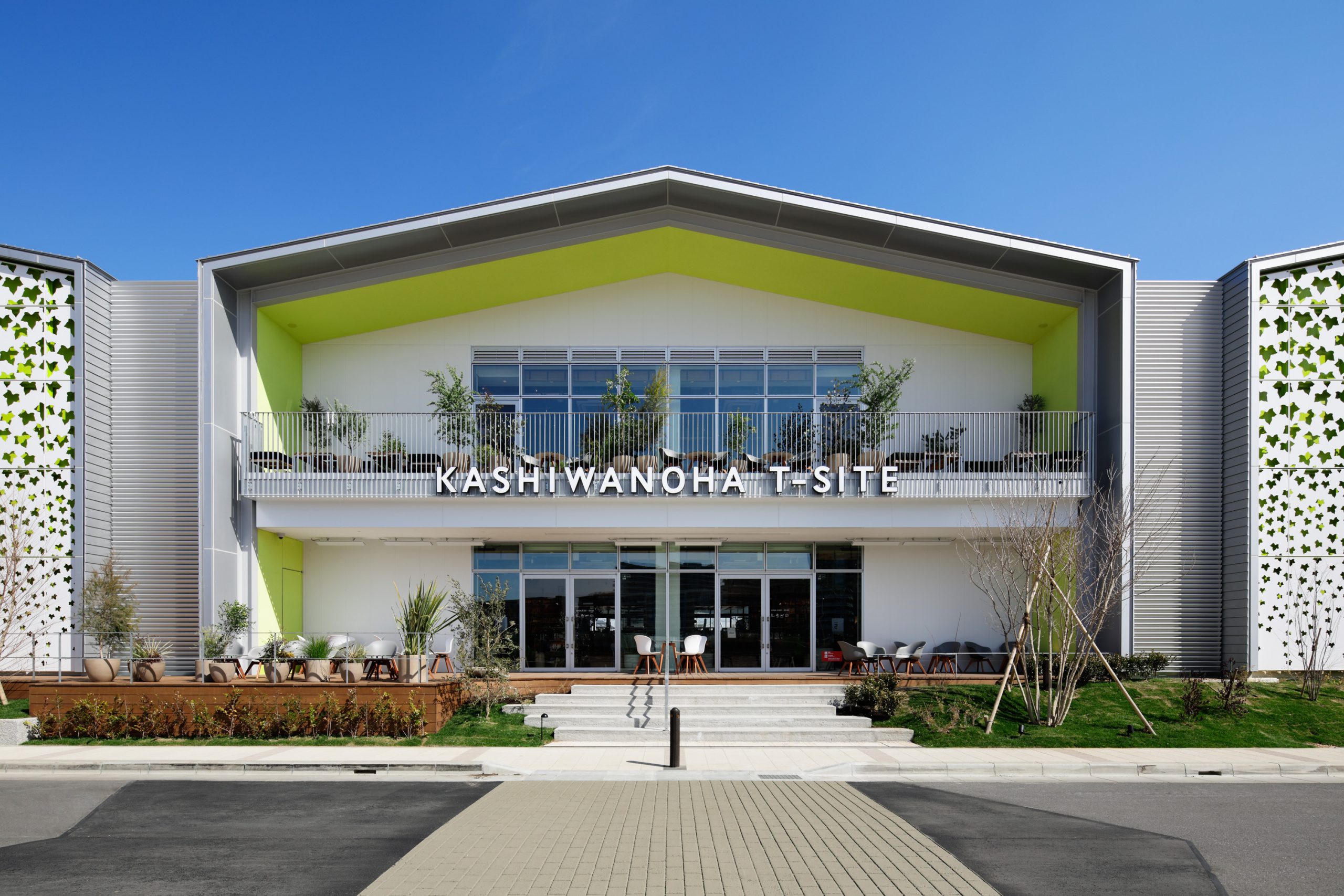 KASHIWANOHA<br />
柏の葉店